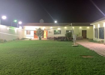 استراحة بمجالس وجلسة خارجية 