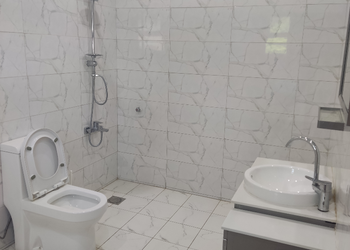 استراحه بمسطحات خضراء وغرف نوم