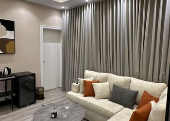 شقة بصالة أنيقة ودخول ذاتي 