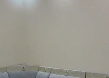 شاليه بمسبح داخلي وصالة جلوس