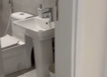 شاليه بجلسة خارجية ومسبح 
