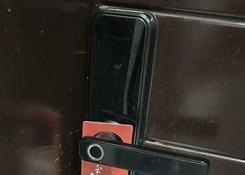 شقة بصالة أنيقة ودخول ذاتي
