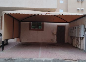 شقة بصالة وثلاث غرف نوم 