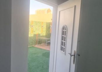 شقة بصالة وغرفتين نوم 