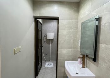شاليه بألعاب مائية وجلسة خارجية