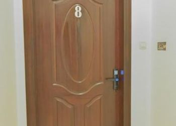 شقة انيقة بصالة وثلاث غرف نوم 
