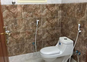 استديو بسرير ماستر وجلسة مريحة 