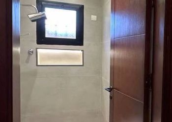شقة بصالة أنيقة وغرفتين نوم 