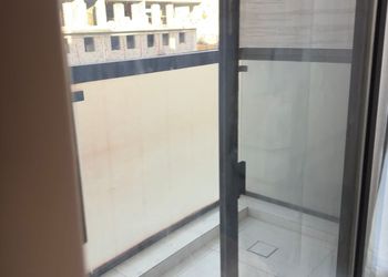 شقة بصالة وغرفتين نوم بموقع مميز 