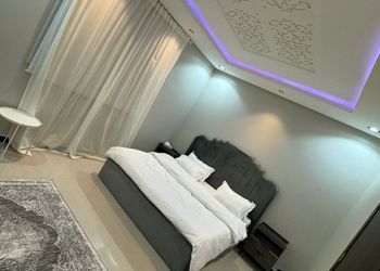 شقة بدخول ذاتي وصالة جلوس 