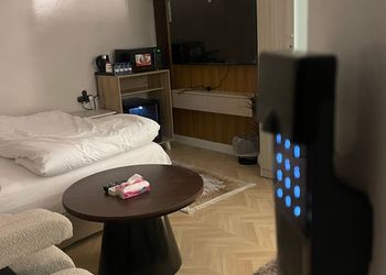 استديو هادئ بدخول ذاتي 