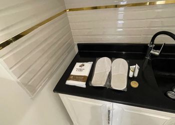 استديو بأثاث مريح وبسيط 