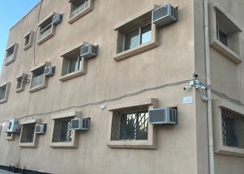 شقة بصالة مريحة ودخول ذاتي 
