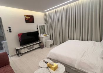 استديو بسرير ماستر وجلسة جانبية 