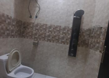 شاليه بصالة وجلسة خارجية 