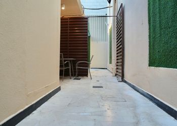 شقة بجلسة خارجية ودخول ذاتي