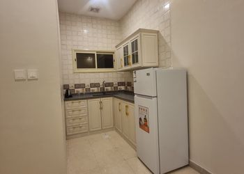 استديو بأثاث مريح وبسيط 