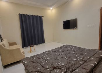 استديو بأثاث مريح وبسيط 