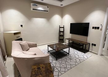 استديو هادئ بدخول ذاتي 