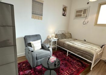 استديو بدخول ذاتي وسرير مريح 