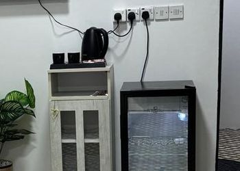 استديو باثاث مريح وبسيط 