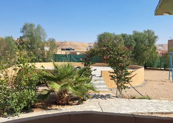 استراحة بجلسة خارجية ومسطح اخضر