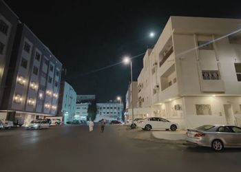 غرفه وصاله  بشرفة مع دخول ذاتي