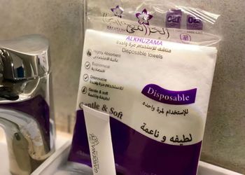 شقة بصالة أنيقة ودخول ذاتي 