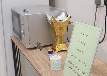 شقة بفناء ومجلس وغرفتي نوم
