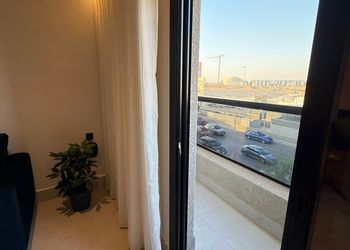 شقة بصالة مريحة ودخول ذاتي 