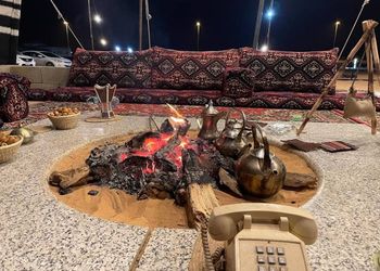 مخيم ببيت شعر و جلسة خارجية