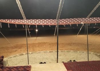 مخيم ببيت شعر و جلسة خارجية