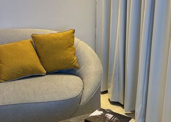 استديو بسرير ماستر وجلسة جانبية