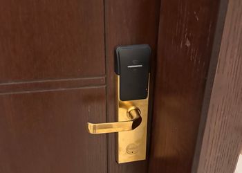 شقة بغرفتين نوم وصالة مريحة 
