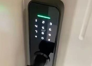 شقة بغرفة معيشة وغرفة نوم 