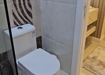 شقة بغرفتين نوم وجلسة خارجية 