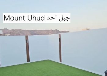 شقة بغرفتين نوم وجلسة خارجية 