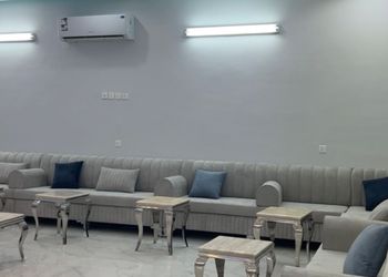 استراحة بمجالس واسعة وفناء خارجي