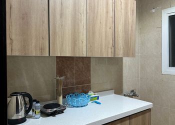 استديو بسرير ماستر وأثاث مريح 