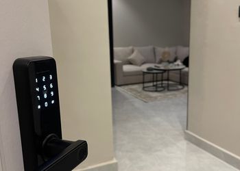 استديو بدخول ذاتي وتصميم هادئ 