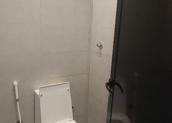 شاليه بمسبح خارجي وصالة أنيقة 