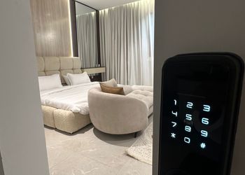 استديو هادئ بدخول ذاتي 