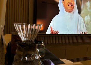 شقة بصالة أنيقة ودخول ذاتي 