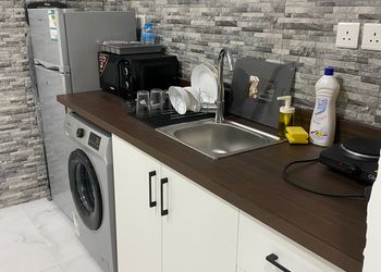 استديو بسرير ماستر وجلسه جانبيه