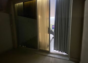 استديو بأثاث مريح وبسيط 