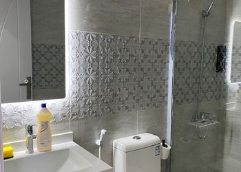 استديو بأثاث مريح وبسيط 