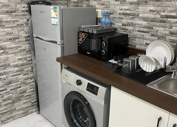 استديو بسرير ماستر وجلسه جانبيه