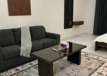 استديو بسرير ماستر وجلسه جانبيه