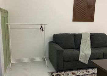 استديو بسرير ماستر وجلسه جانبيه