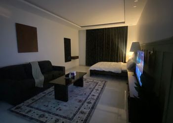 استديو بسرير ماستر وجلسه جانبيه